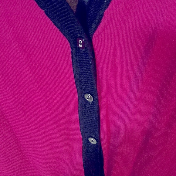 A Reitmans 3/4 length sleeves cardigan in size large - Picture 3 of 5